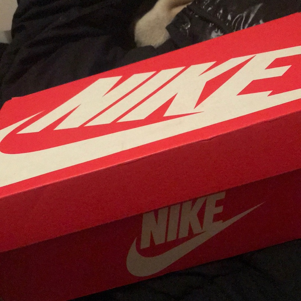 Hot pink nike presto